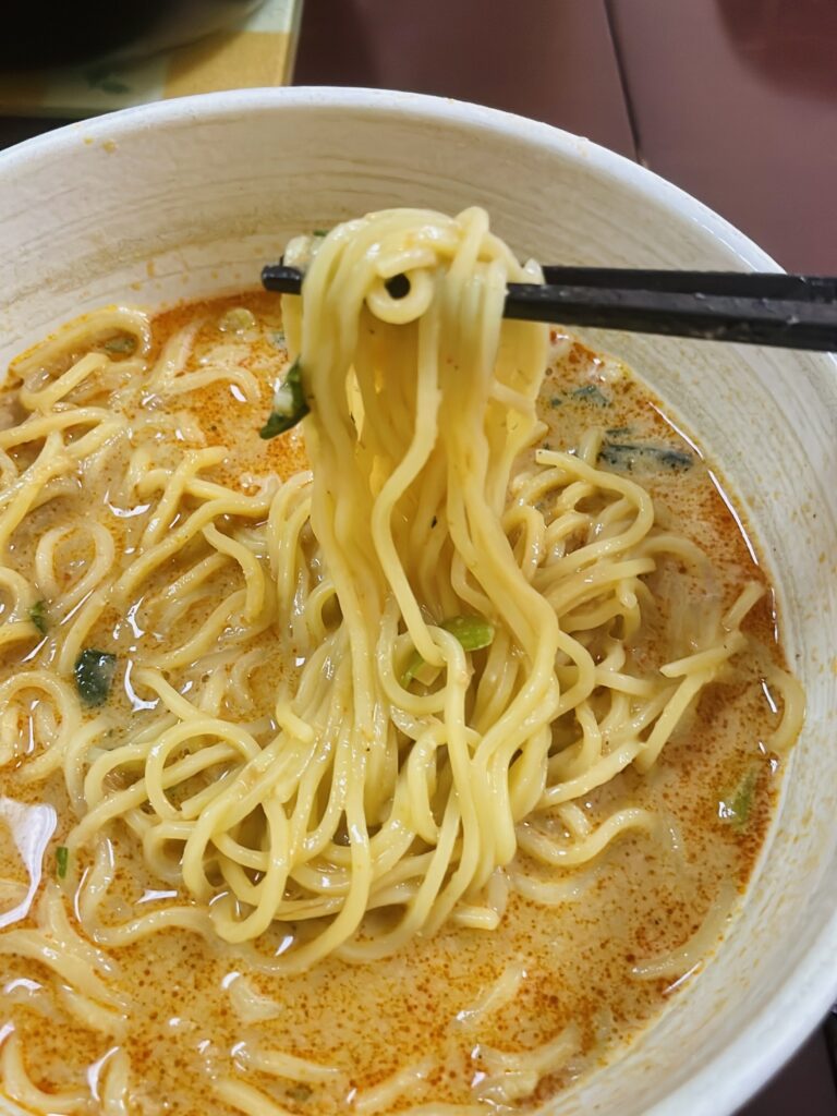 ローソン冷凍担々麺「阿吽(あうん)」